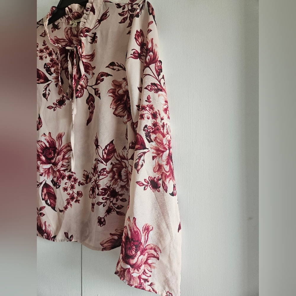 Lily White Women's Blouse Floral Burgundy Pink Long Sleeves Lightweight Size M - Picture 4 of 9